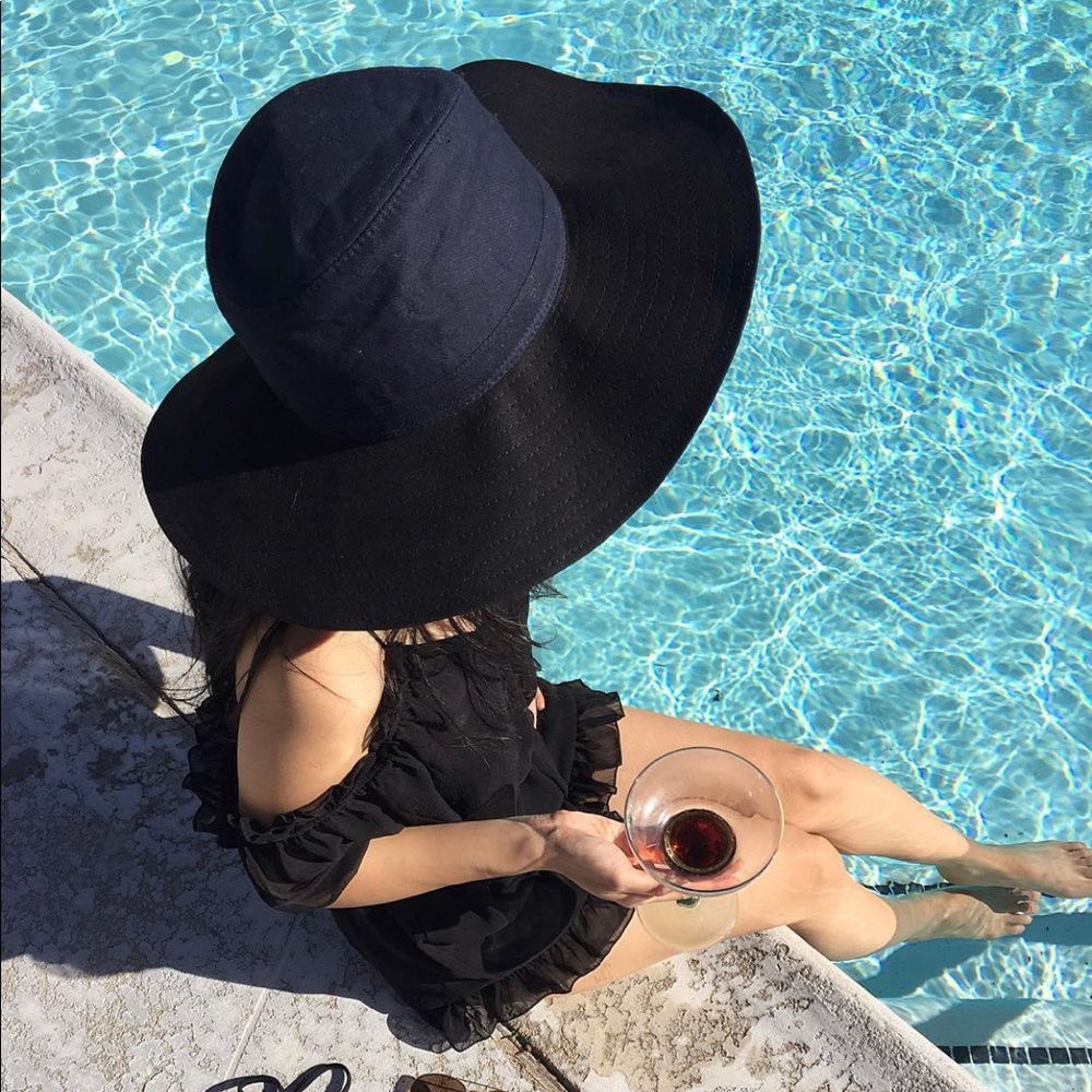 BCBG WIDE BRIM HAT COTTON FELT BLUE BLACK FEDORA